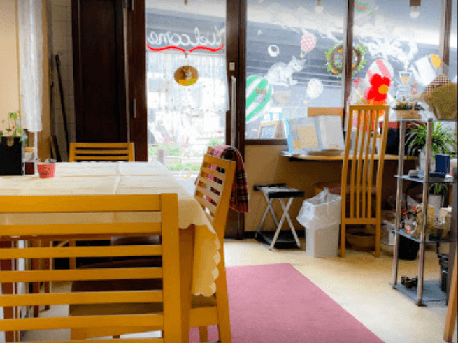 金沢文庫駅すぐ！Wifi・電源のあるゆっくりできる穴場カフェ「カフェプラス」の店内内装
